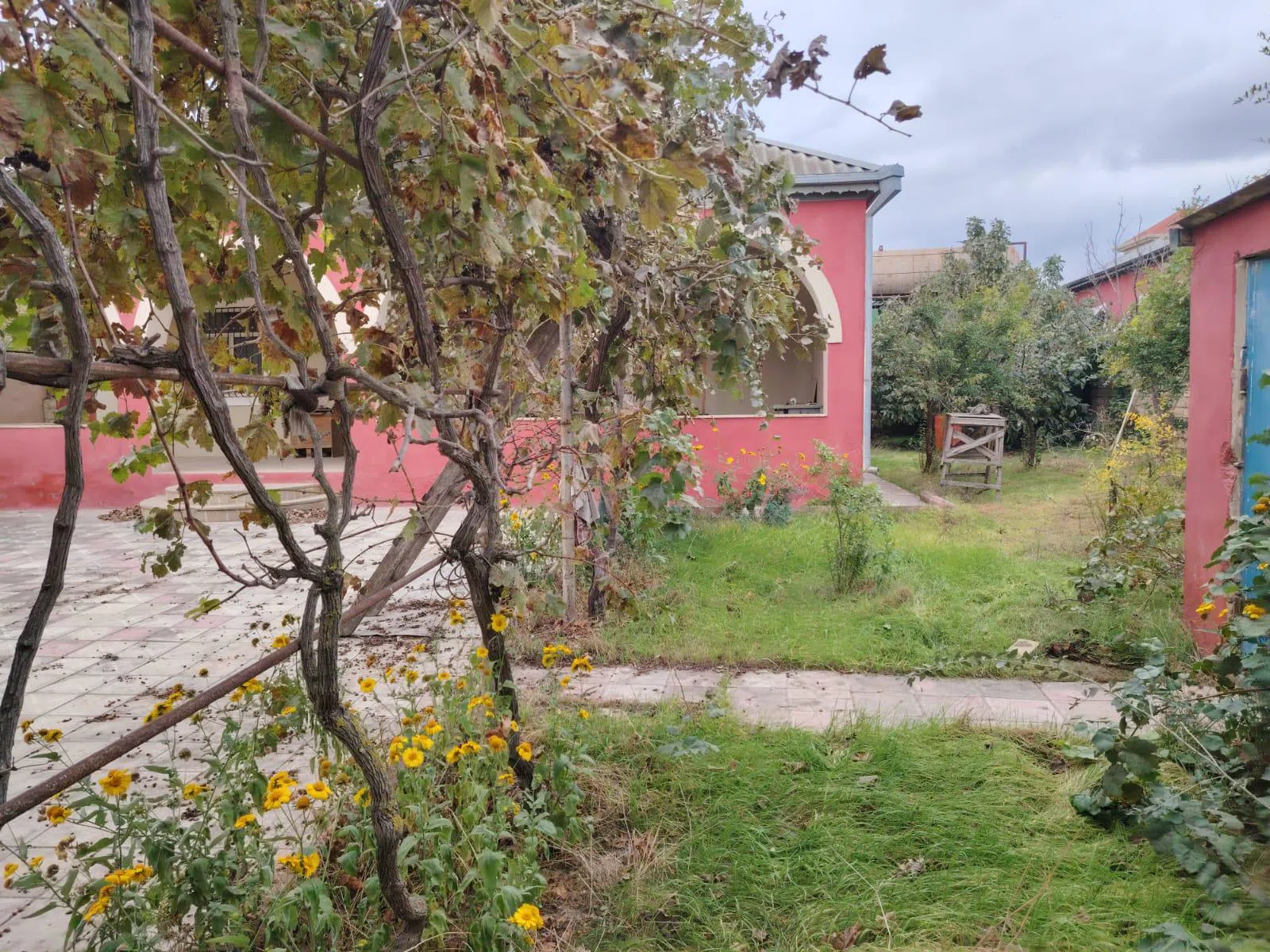 4 otaqlı həyət evi 144 m² - 6 sot torpaq sahəsində satılır