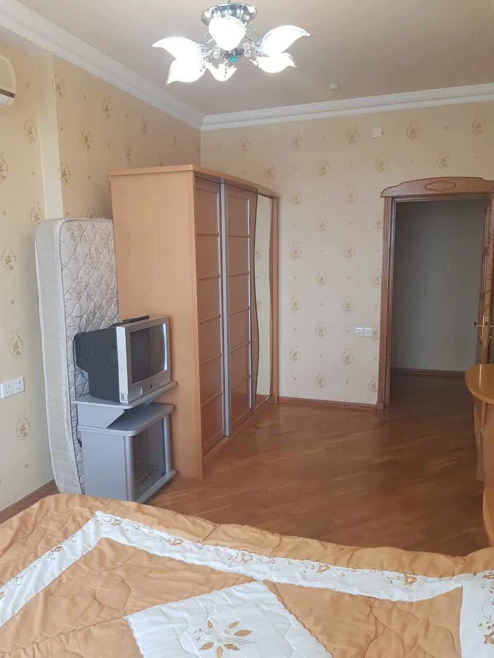 2 otaqlı mənzil 100 m² kirayə verilir — şəkil 11
