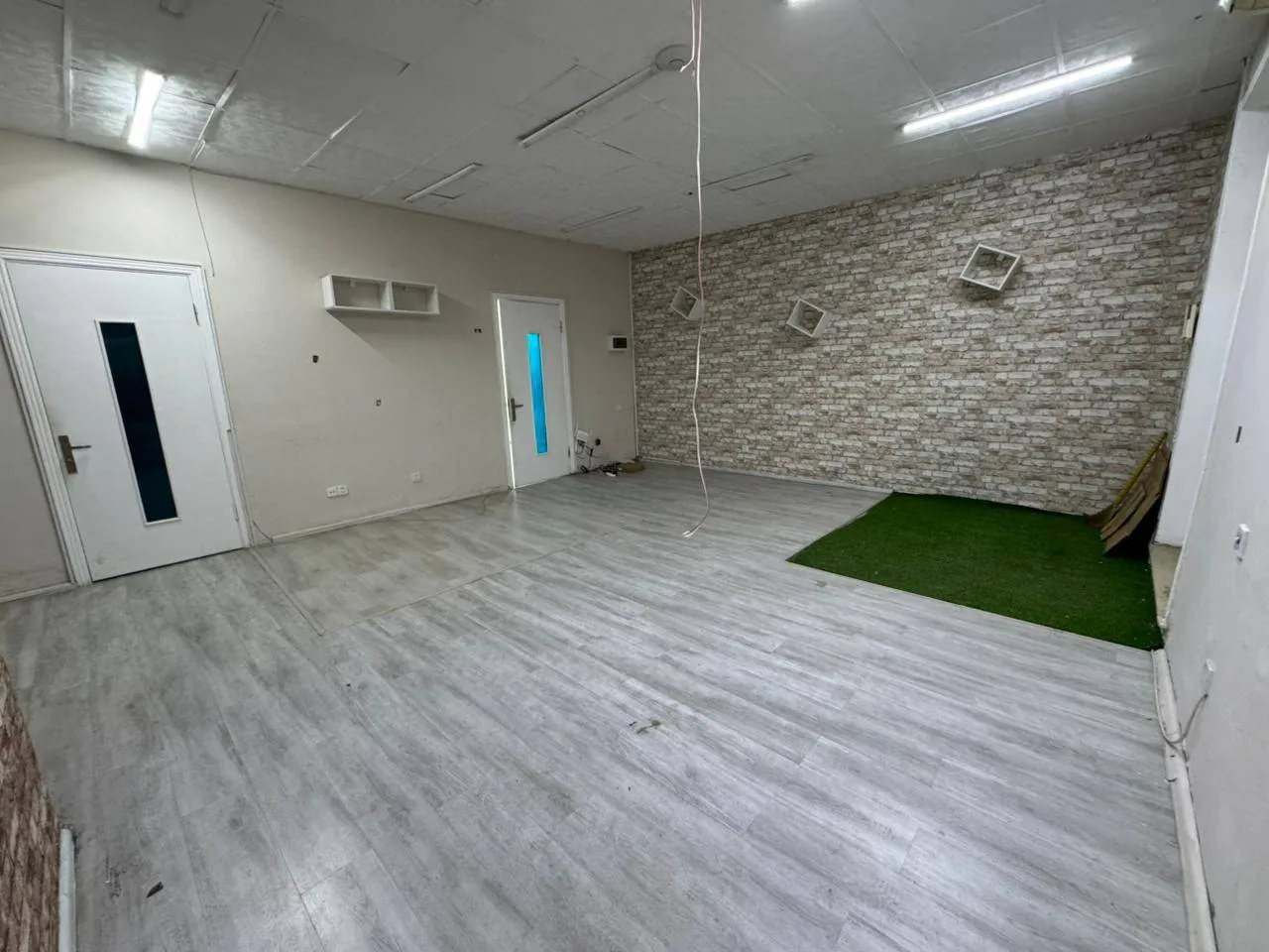 4 otaqlı ofis, 100 m² kirayə verilir — şəkil 8