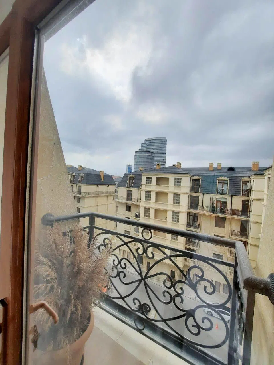 4 otaqlı mənzil 160 m² kirayə verilir — şəkil 19