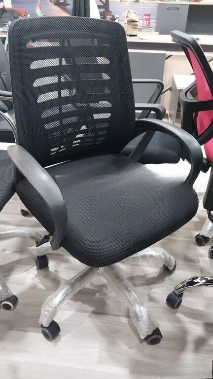 Qara rəng, Ofis üçün kreslo — şəkil 1