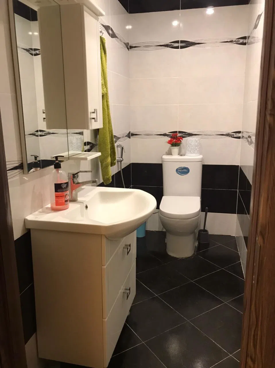 4 otaqlı mənzil 155 m² kirayə verilir — şəkil 17