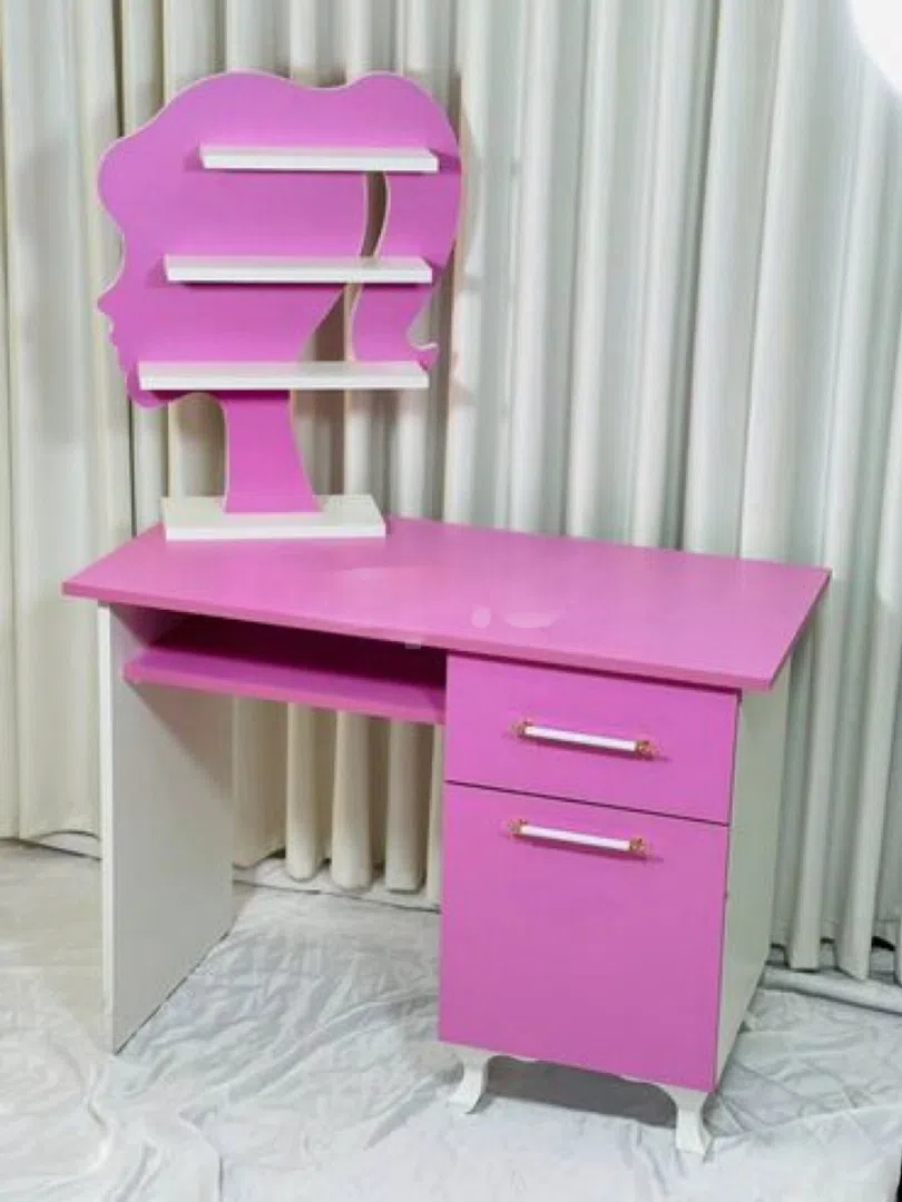 Salon furniture - Tenderyard