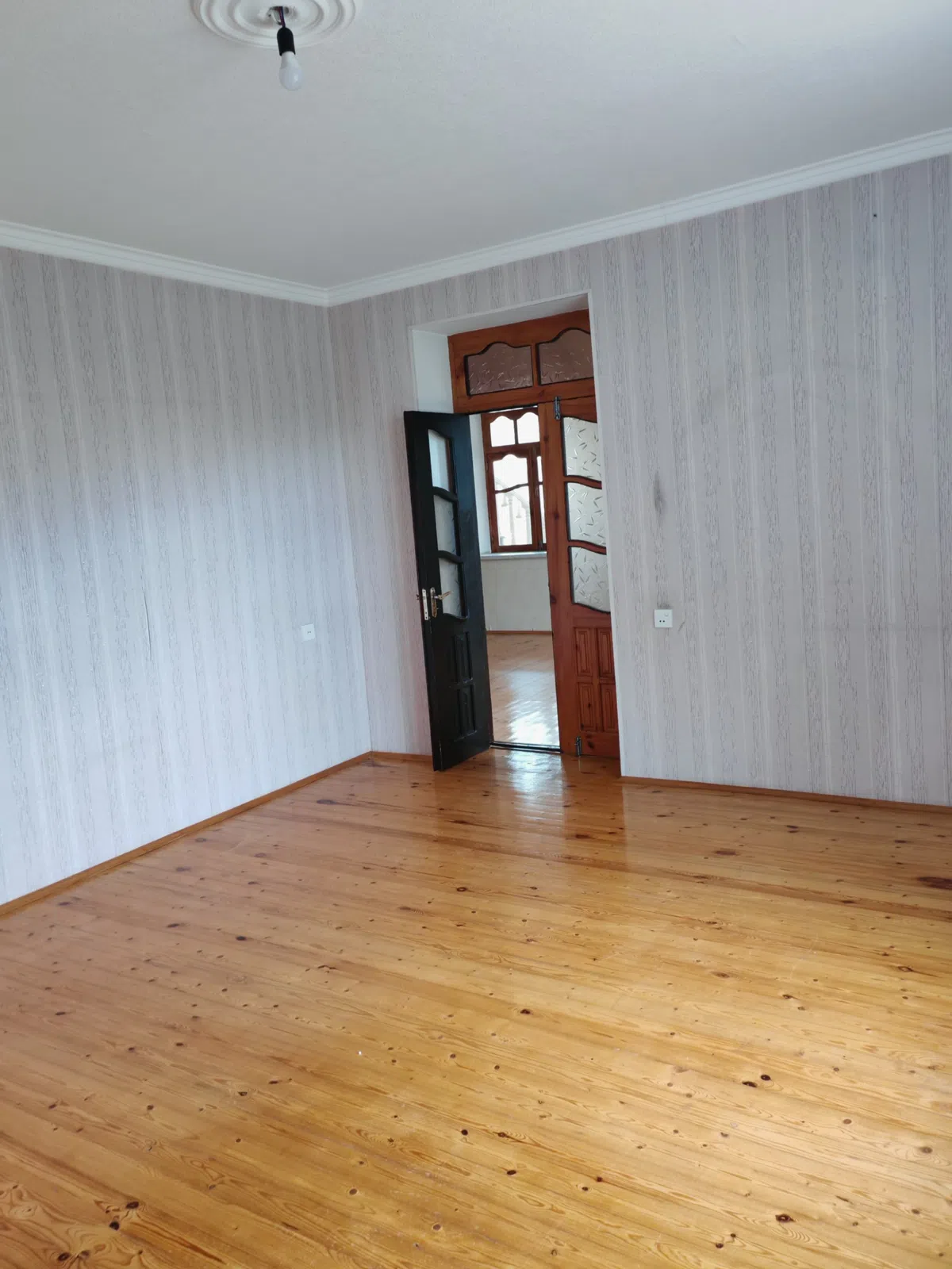8 otaqlı bağ evi 300 m² 3 sot torpaq sahəsində satılır
