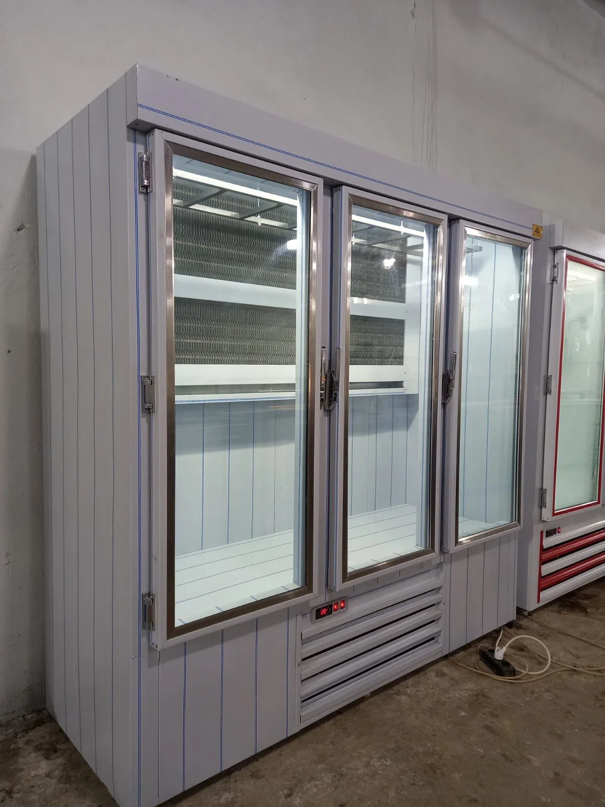 Three-door industrial refrigerated display case - Tenderyard