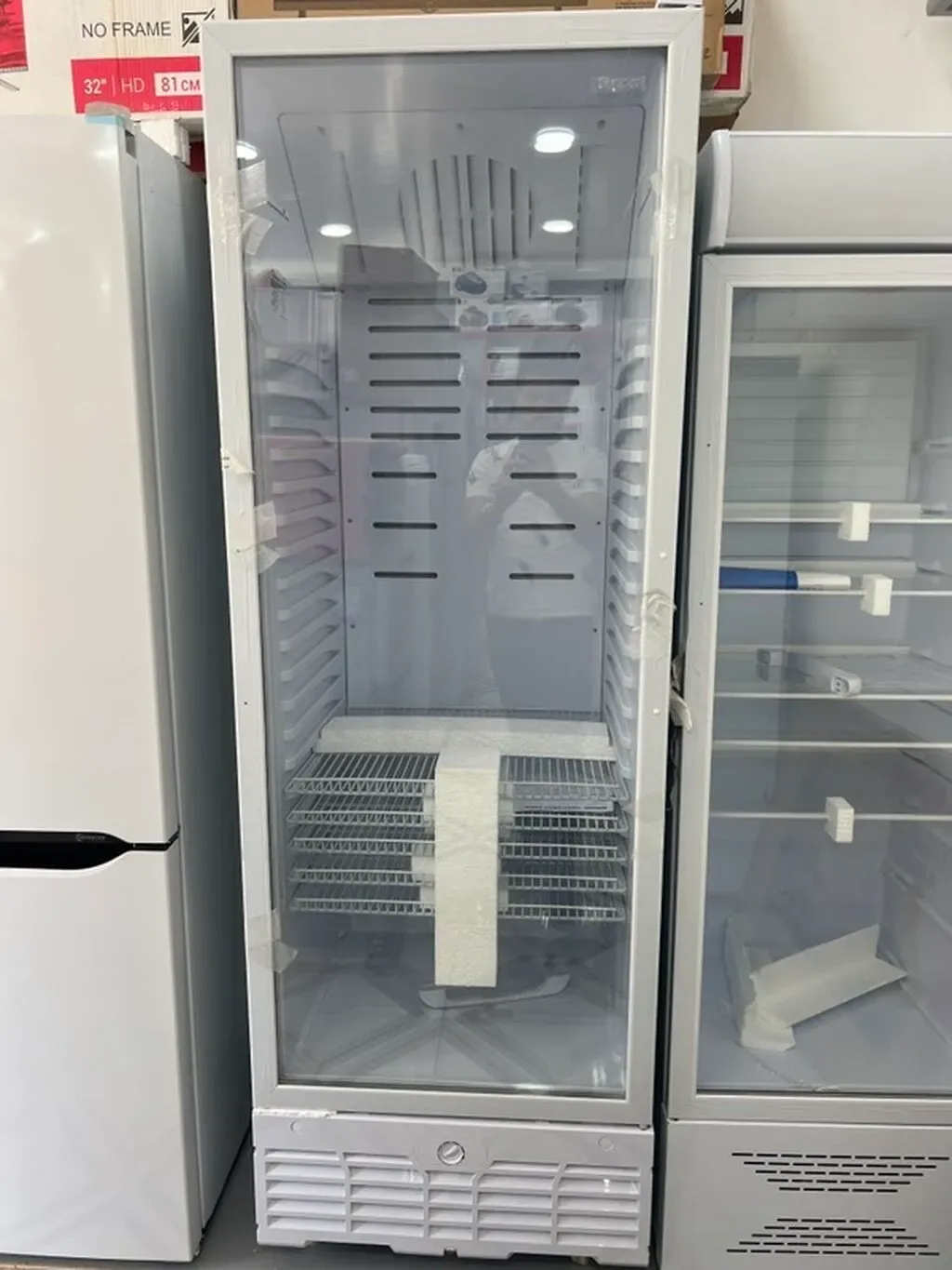 Biryusa 461RN Şüşə Qapılı Vitrin Soyuducu