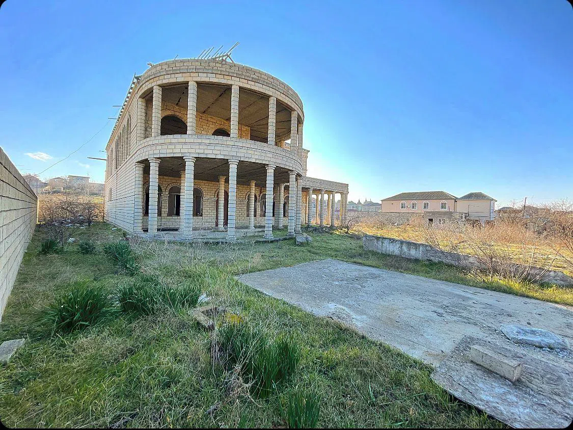 10 otaqlı bağ evi 604 m² 33 sot torpaq sahəsində satılır — şəkil 1