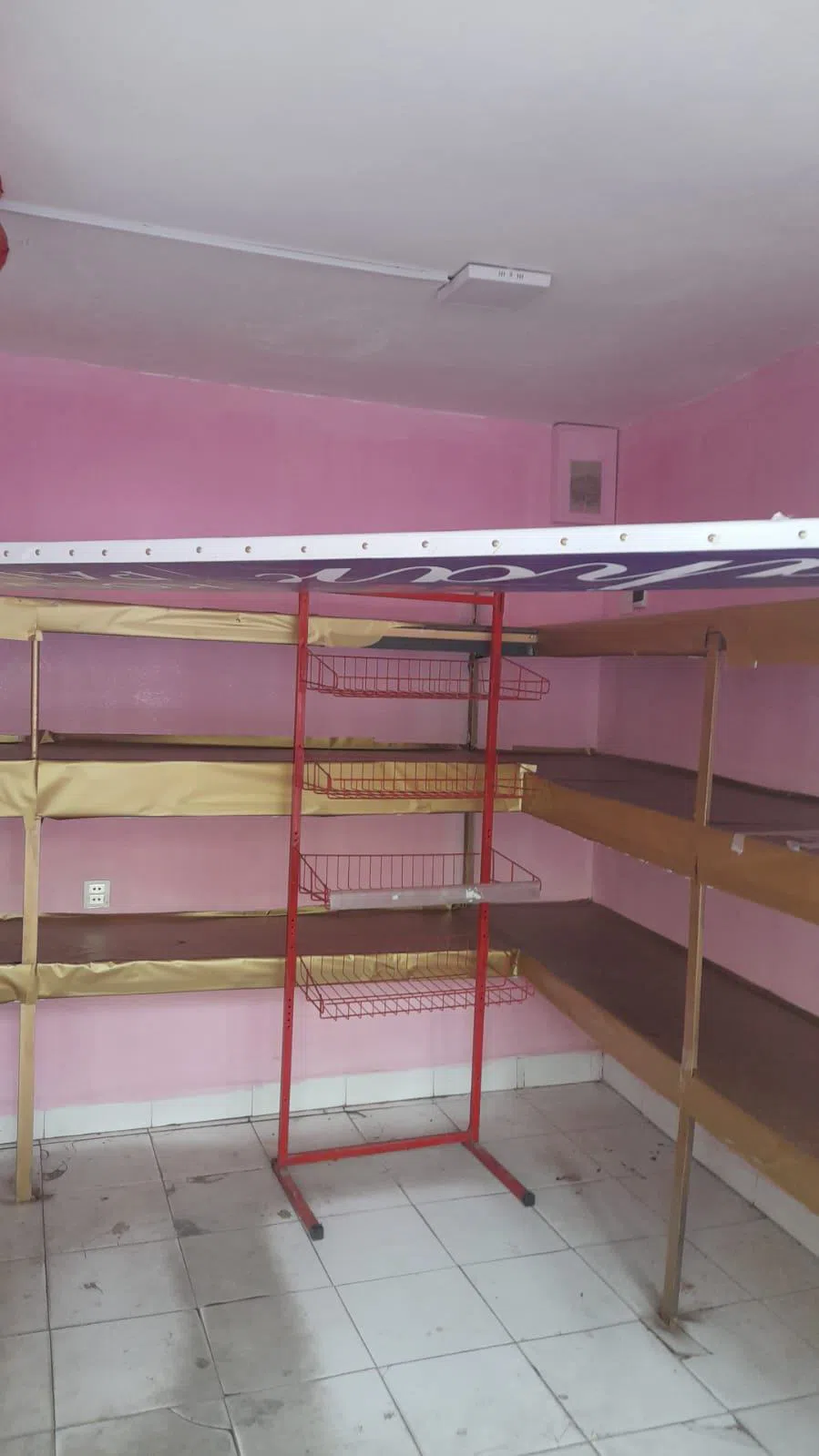 Yaxşı təmirli ticarət obyekti, 16 m² satılır