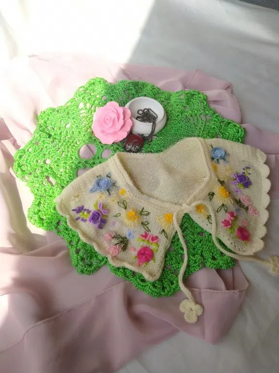 Əl işi naxışlı yaxalıq