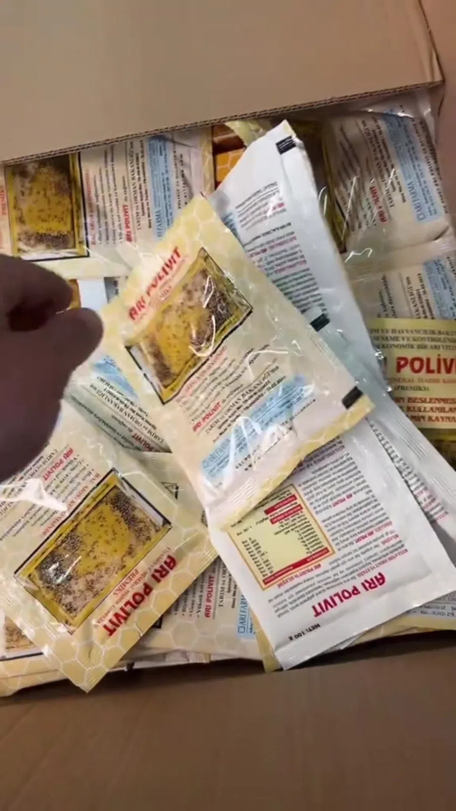 Arı vitaminləri, arı ailələri üçün qida əlavəsi — şəkil 19