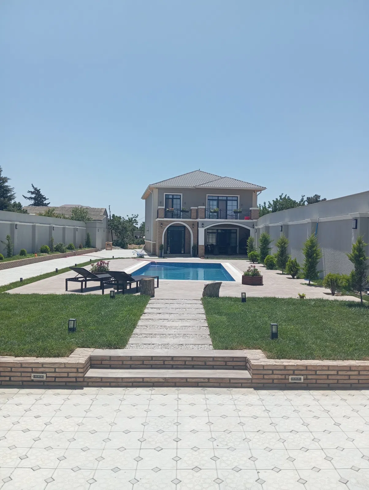 5 otaqlı həyət evi 200 m² - 15 sot torpaq sahəsində satılır