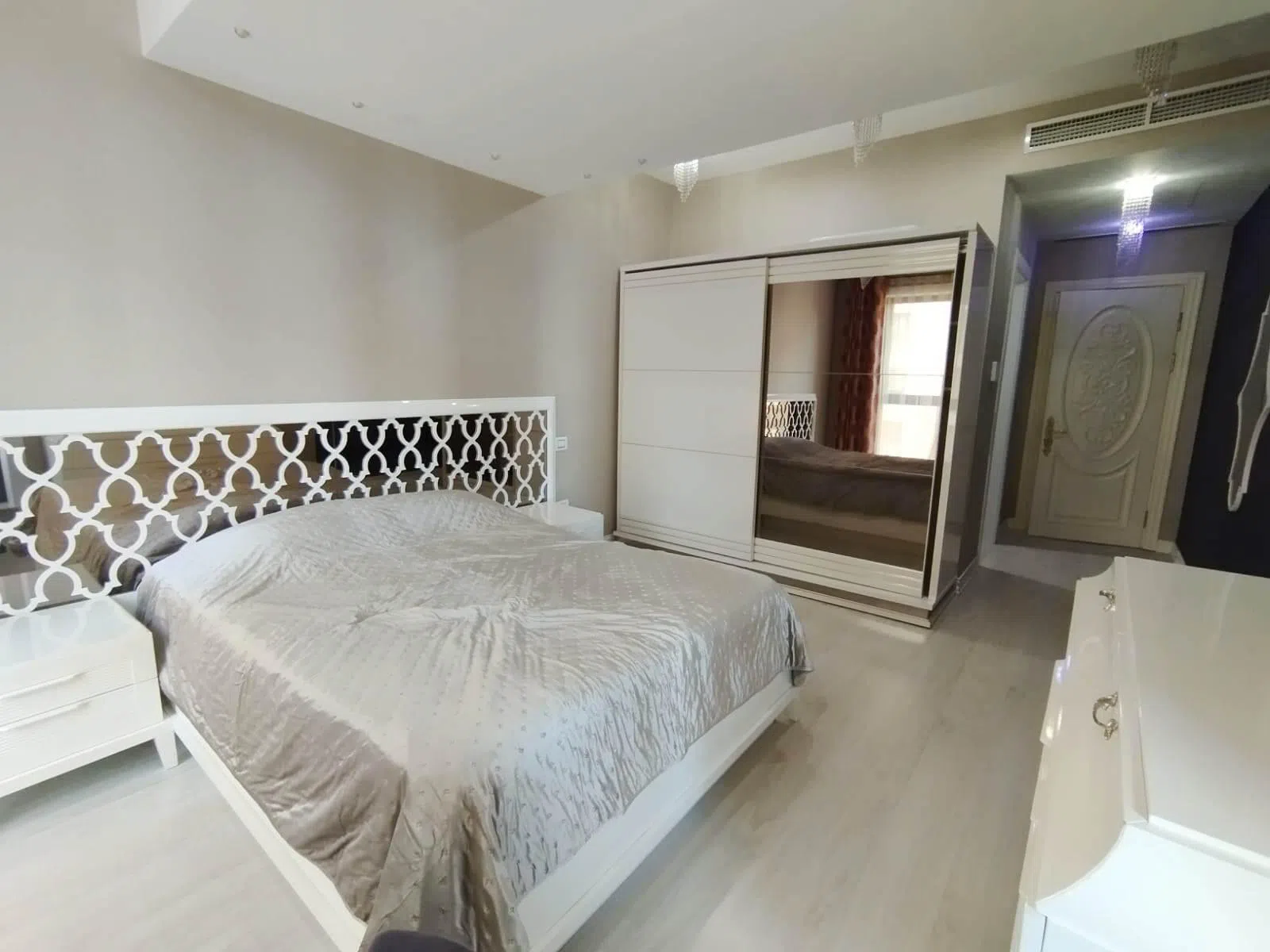 4 otaqlı mənzil 250 m² kirayə verilir — şəkil 16