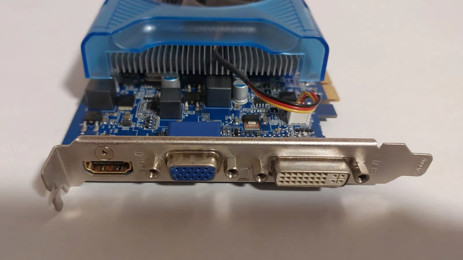 "GIGABYTE NVIDIA GeForce GT 220" videokart — şəkil 3