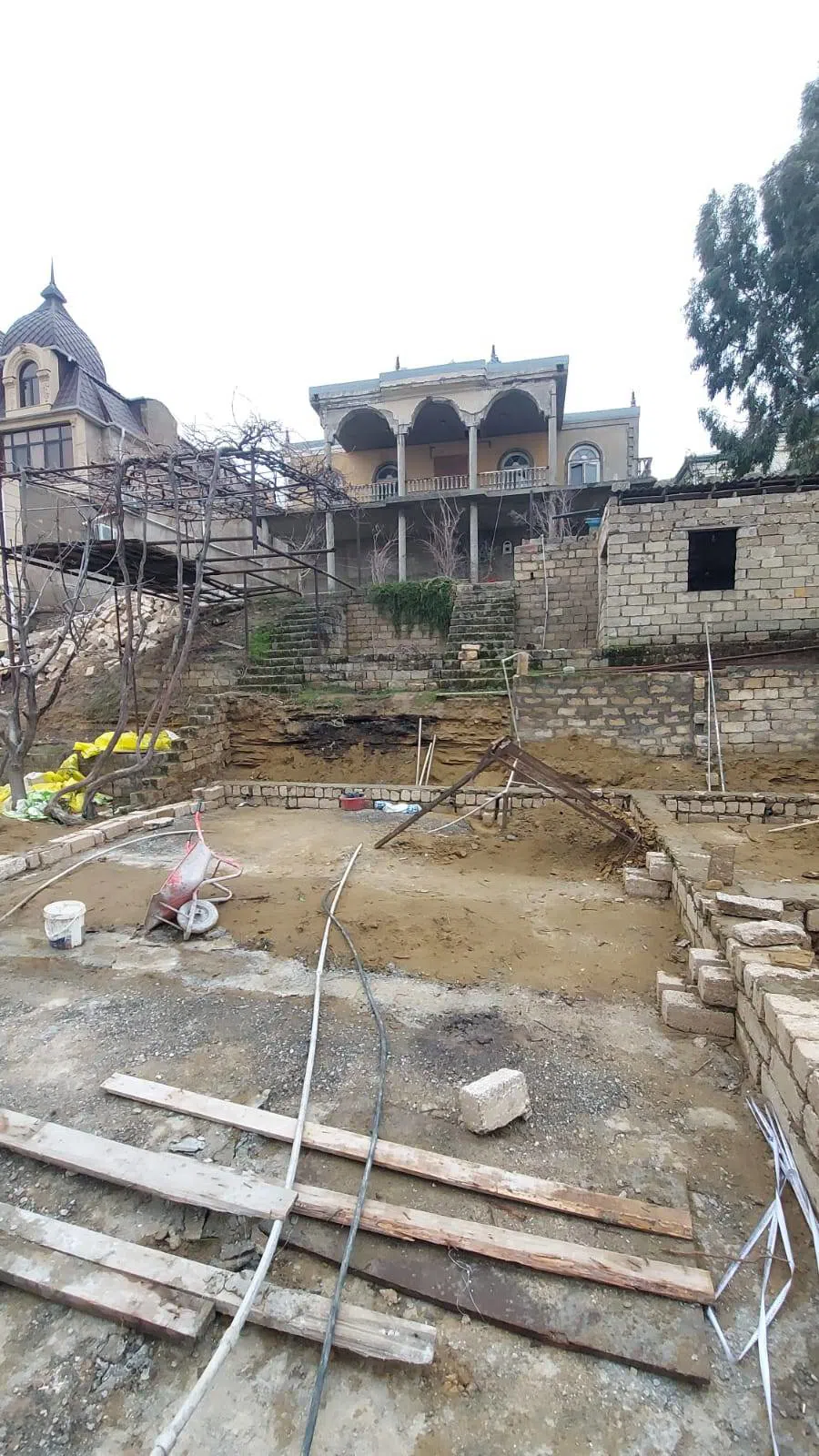 6 otaqlı villa 450 m² - 16 sot torpaq sahəsində satılır — şəkil 24