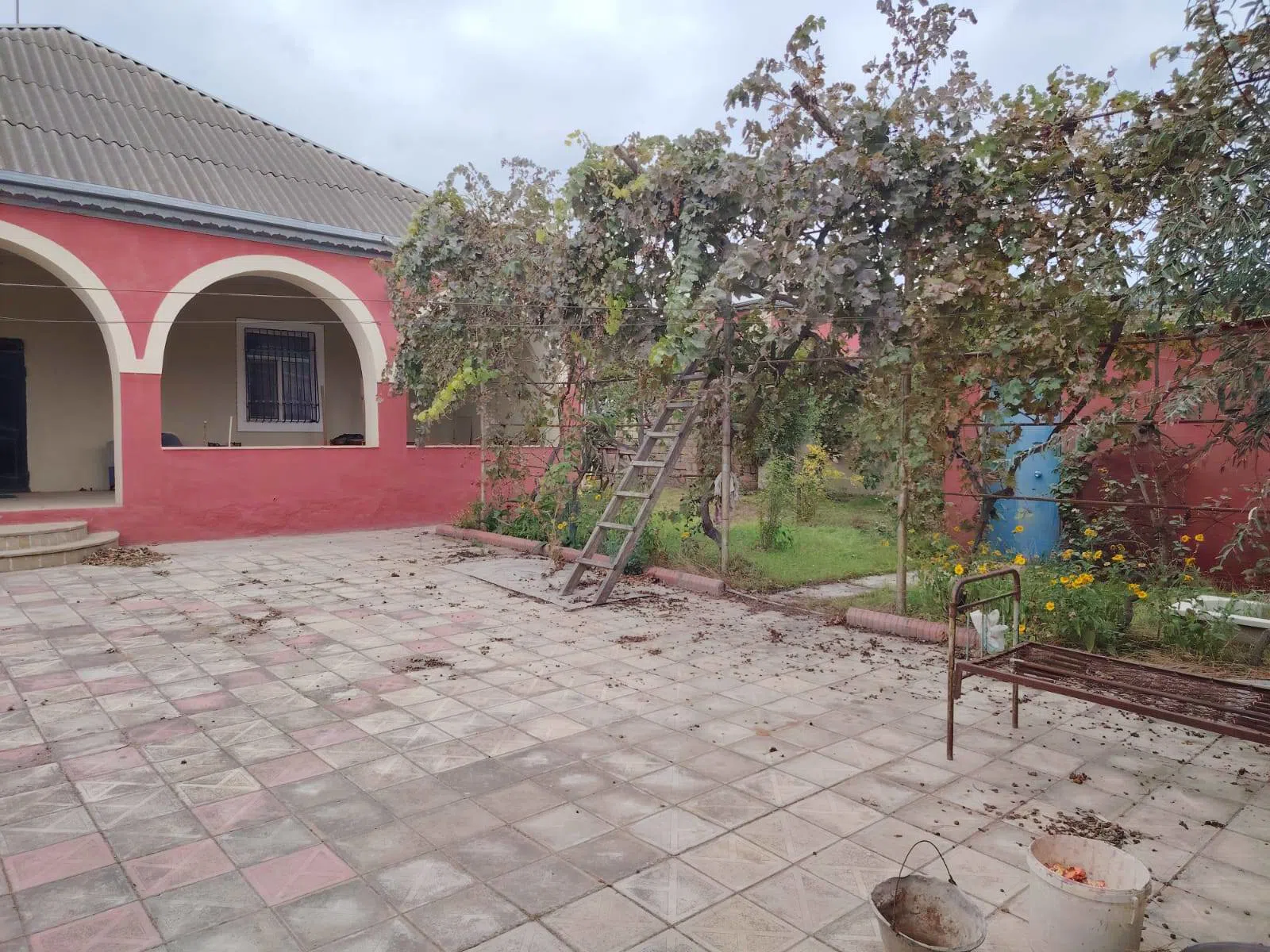 4 otaqlı həyət evi 144 m² - 6 sot torpaq sahəsində satılır