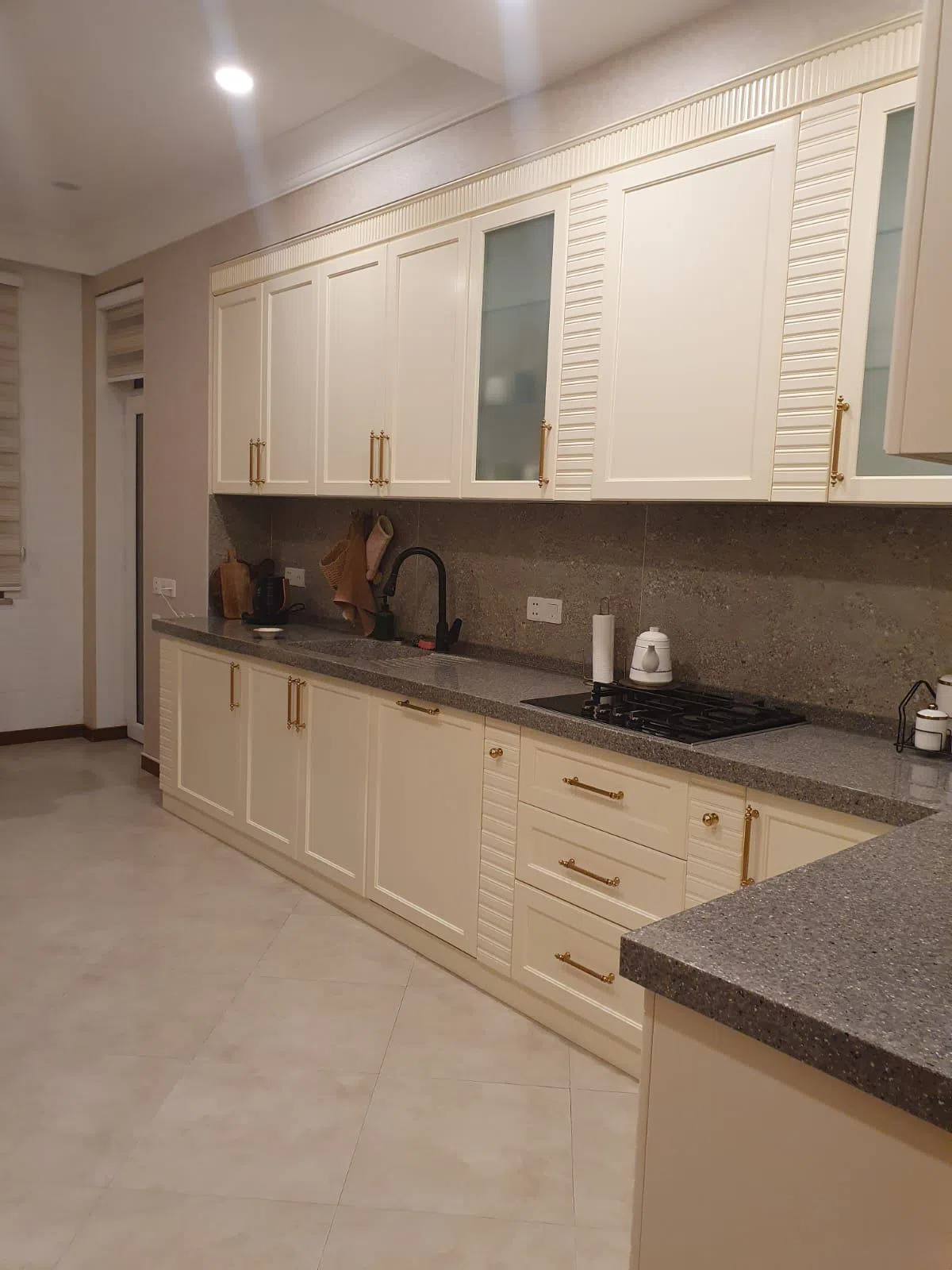 4 otaqlı mənzil 130 m² satılır