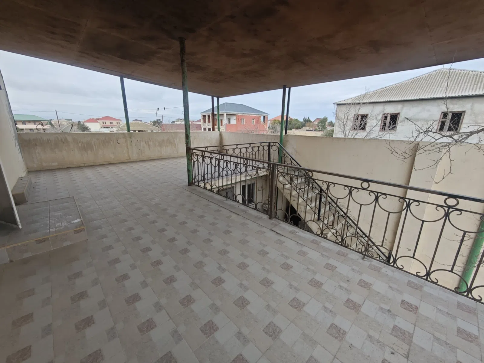 5 otaqlı bağ evi 255 m² 16 sot torpaq sahəsində satılır — şəkil 15