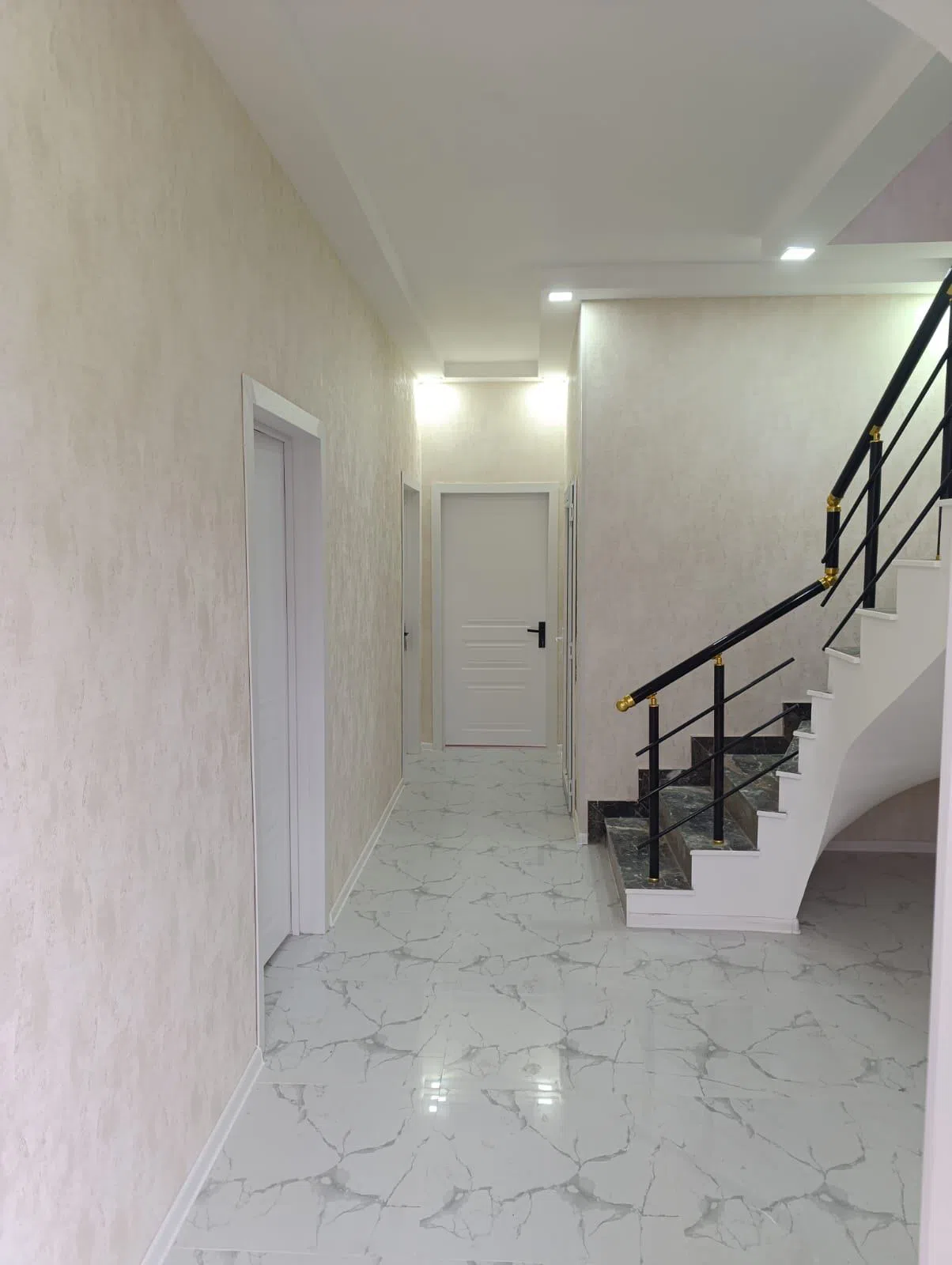 5 otaqlı həyət evi 200 m² satılır