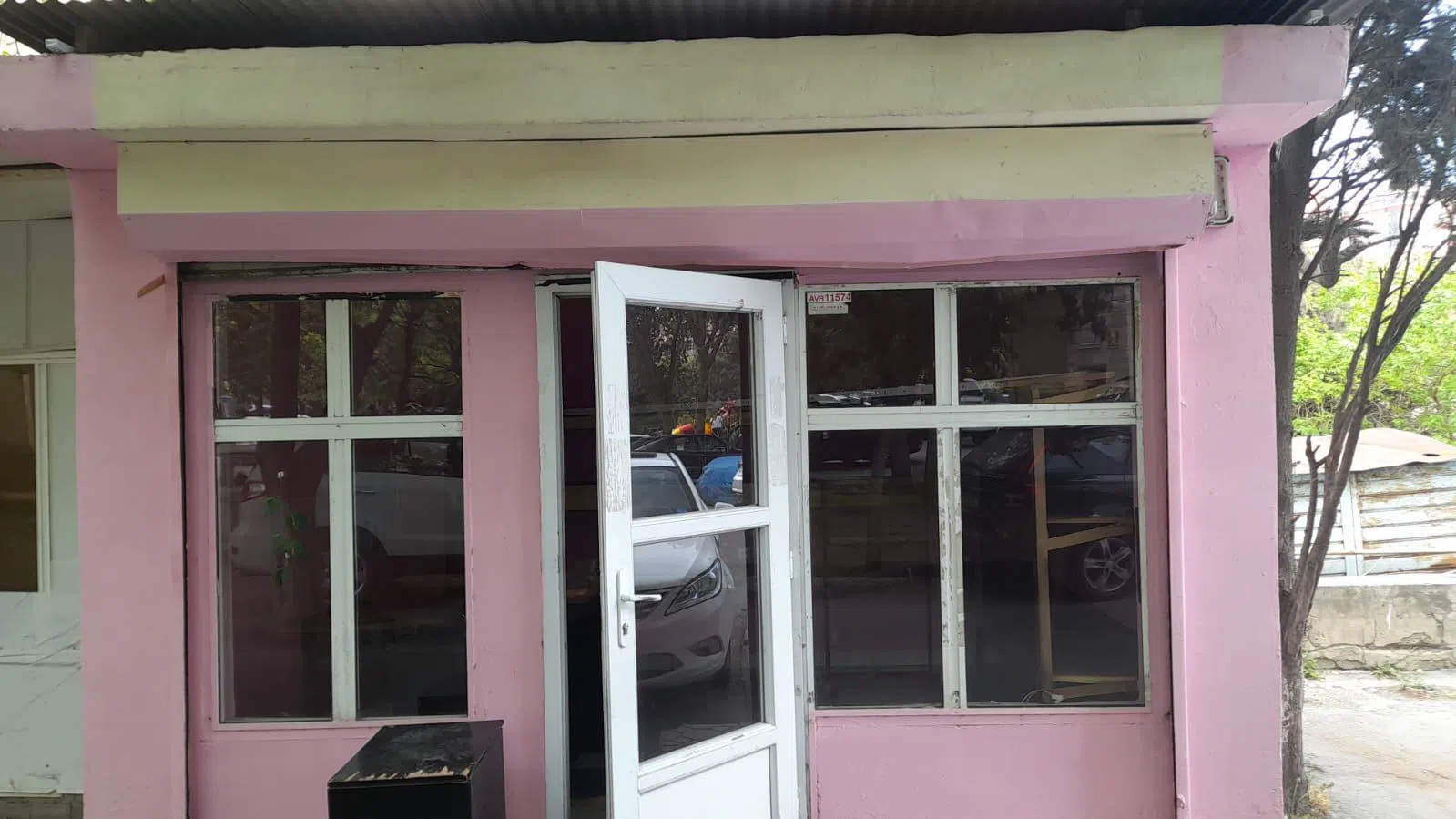 Yaxşı təmirli ticarət obyekti, 16 m² satılır