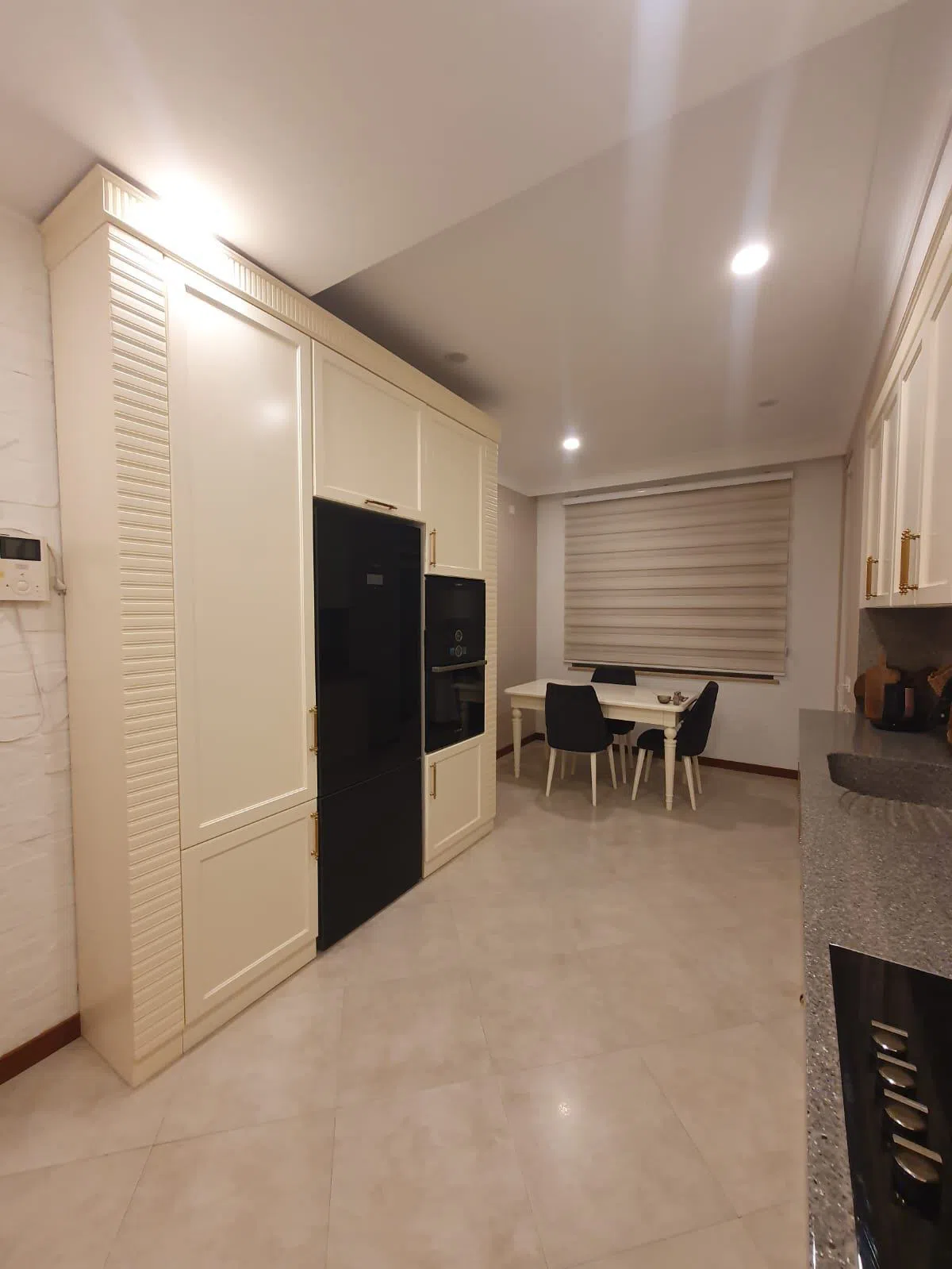 4 otaqlı mənzil 130 m² satılır