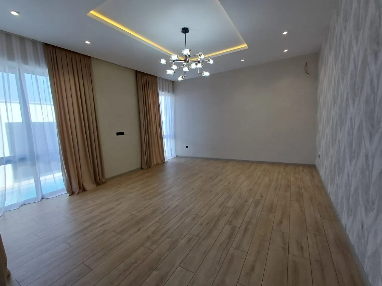 4 otaqlı villa 200 m² - 4.5 sot torpaq sahəsində satılır — şəkil 2