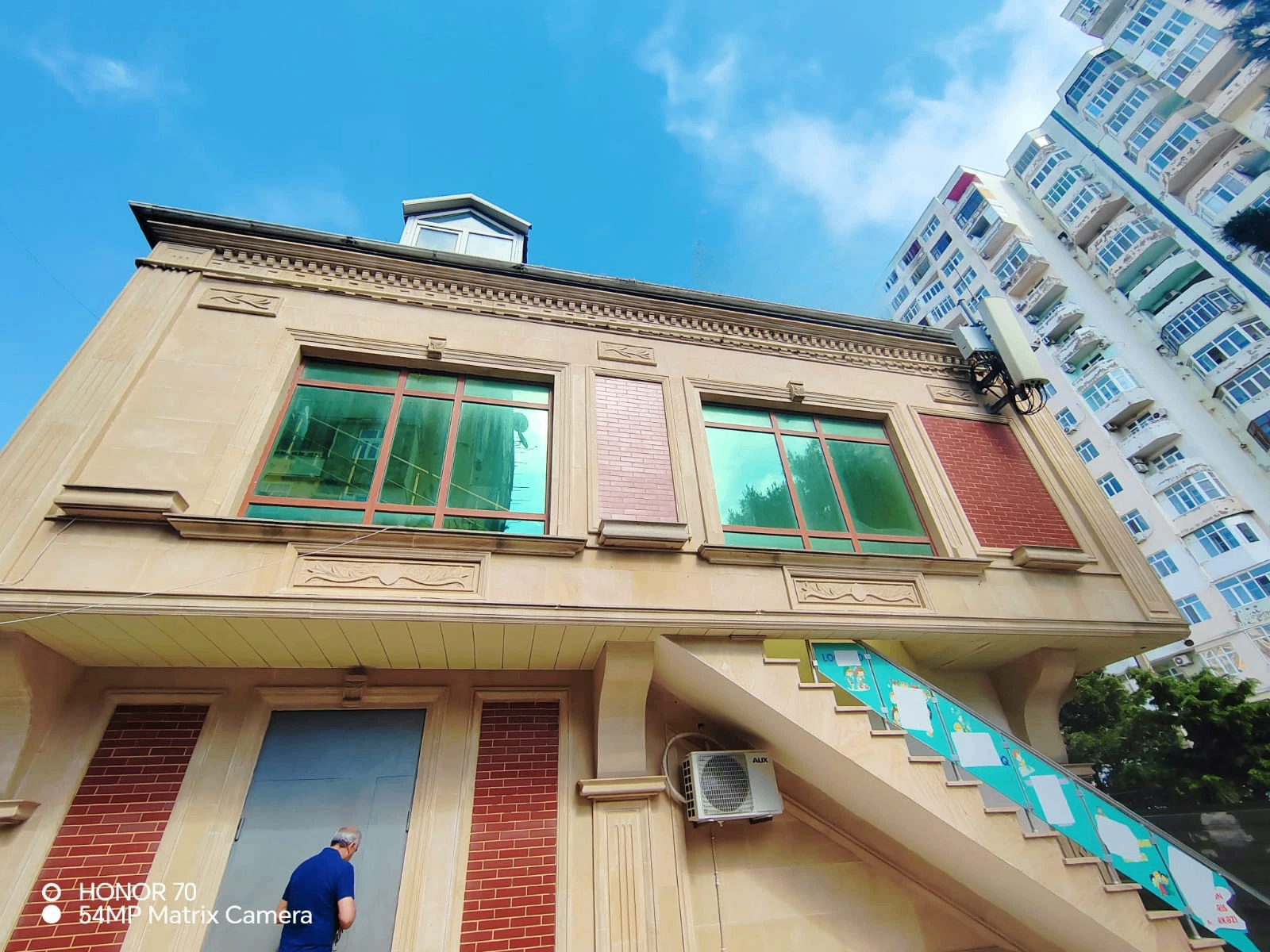 4 mərtəbəli klinika, 430 m² satılır — şəkil 2