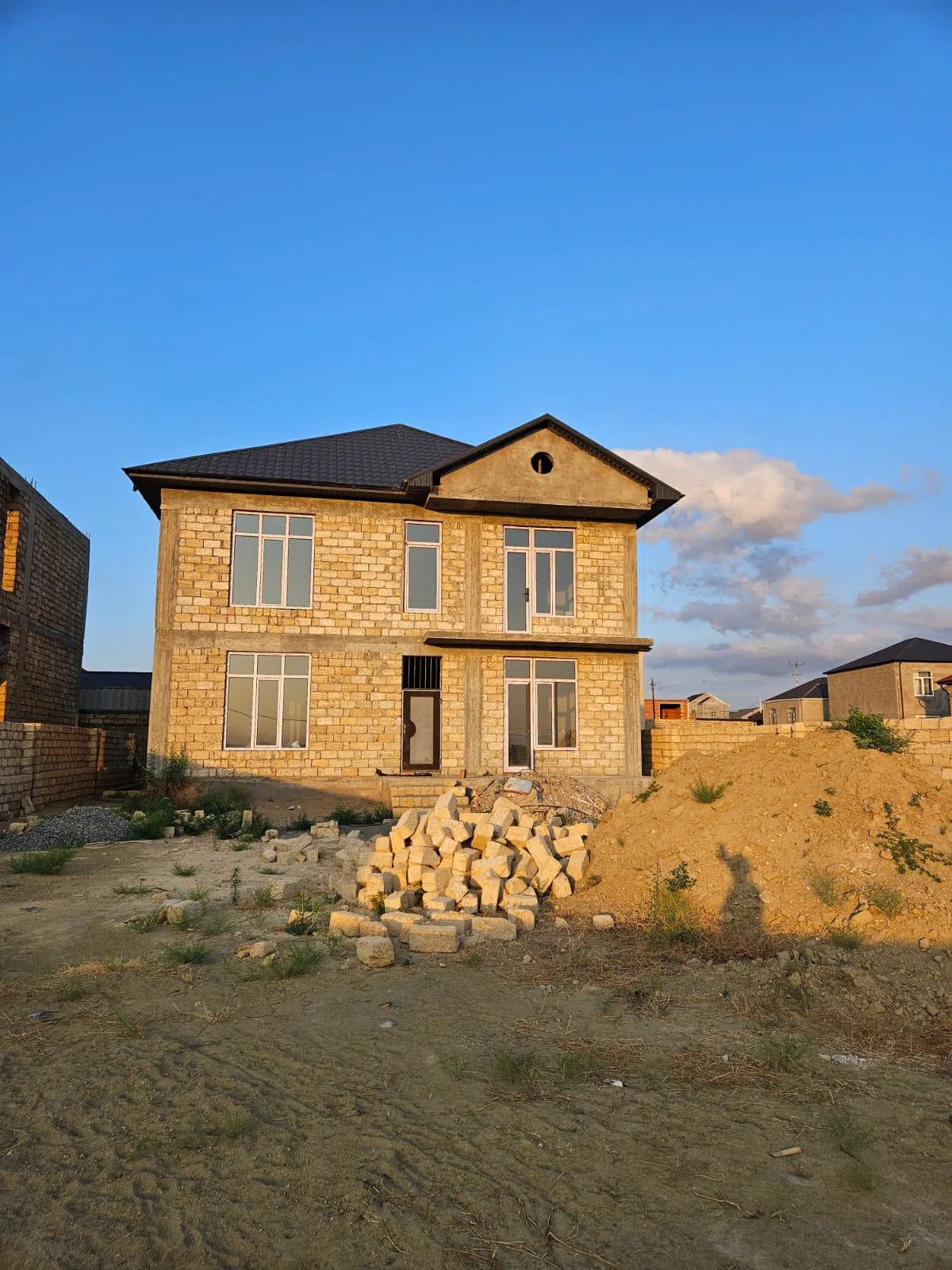 6 otaqlı həyət evi 280 m² - 6 sot torpaq sahəsində satılır — şəkil 1