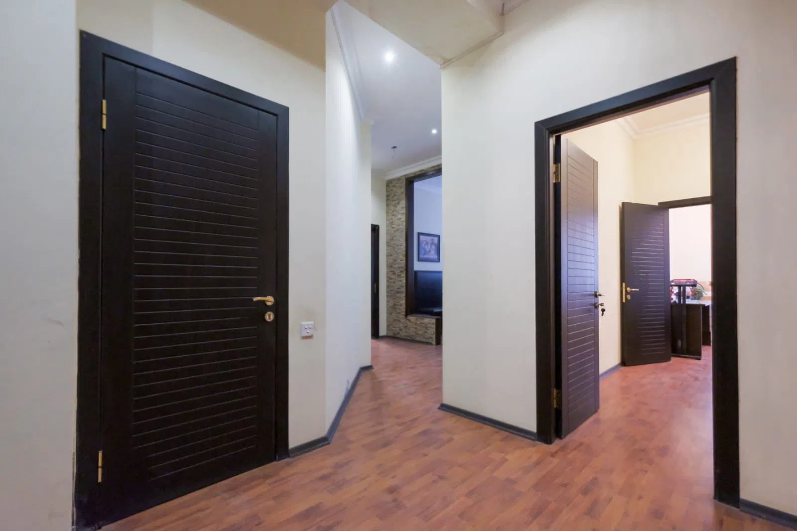 7 otaqlı ofis 200 m² satılır — şəkil 4
