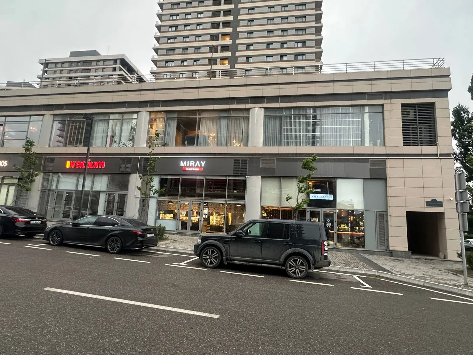 240 m² Əla təmirli obyekt kirayə verilir — şəkil 2