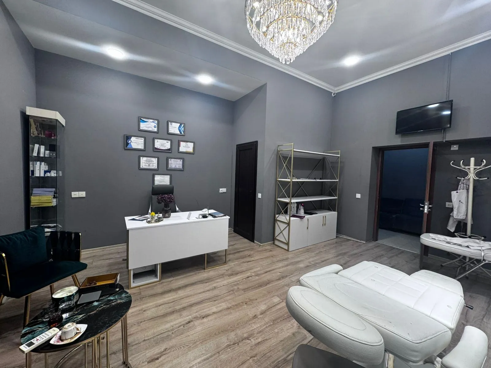 Əla təmirli ticarət obyekti, 27 m² kirayə verilir — şəkil 1