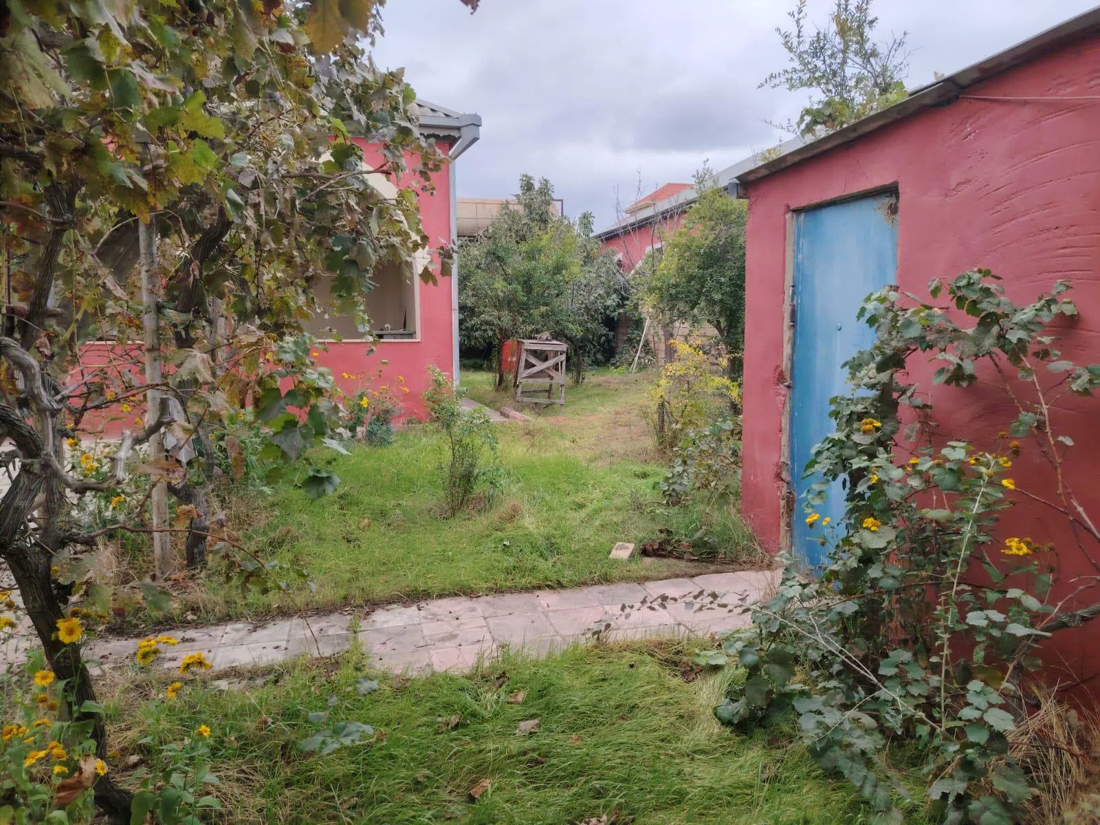 4 otaqlı həyət evi 144 m² - 6 sot torpaq sahəsində satılır