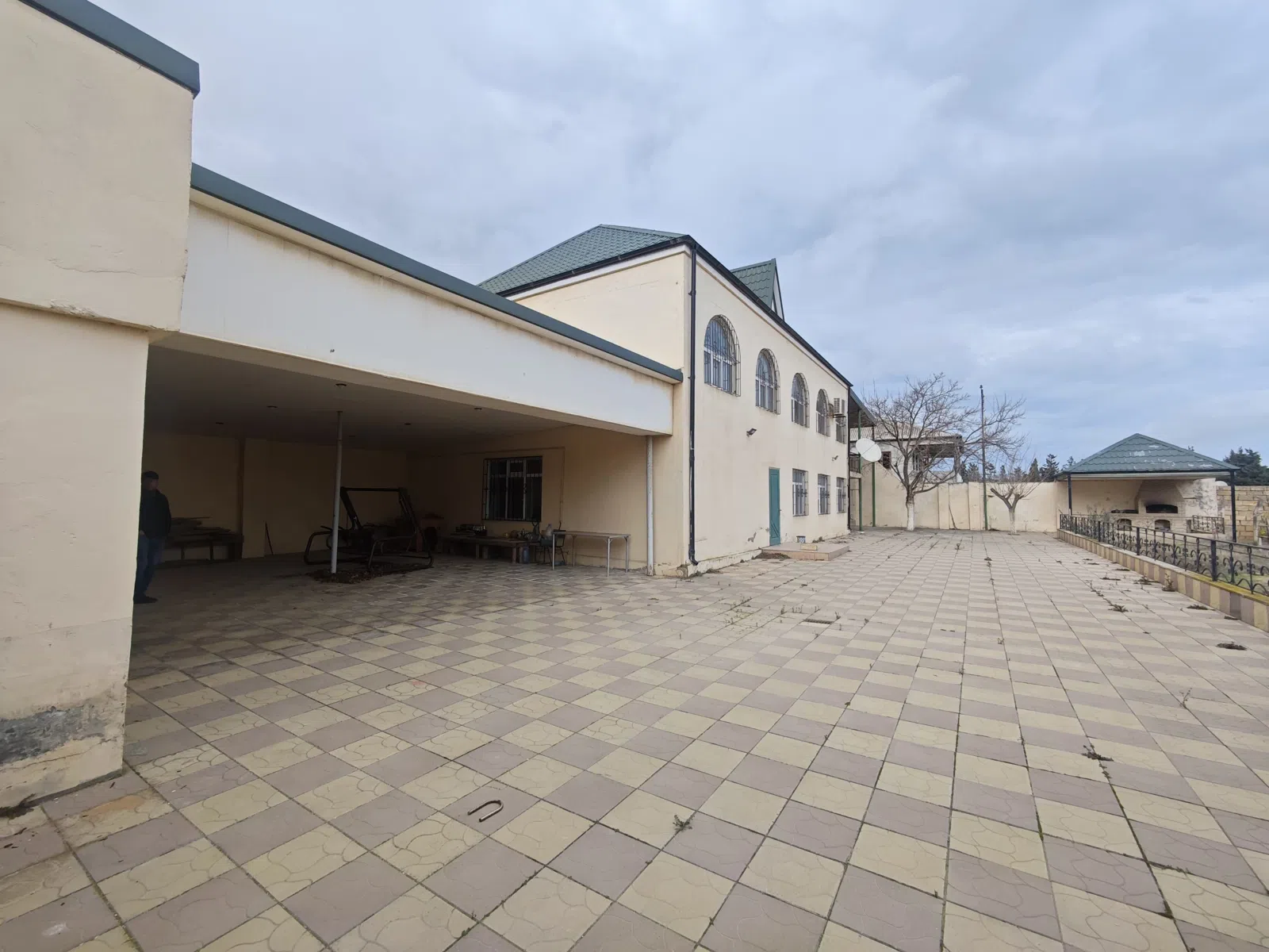 Продается 5-комнатная дача площадью 255 м² на участке 16 соток - Tenderyard