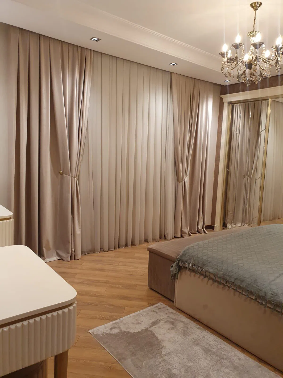 4 otaqlı mənzil 130 m² satılır