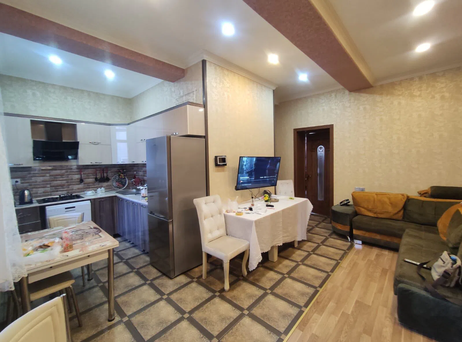 2 otaqlı mənzil 65 m² kirayə verilir — şəkil 7