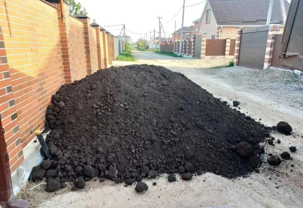 Sale of fertile black forest soil and manure - Tenderyard
