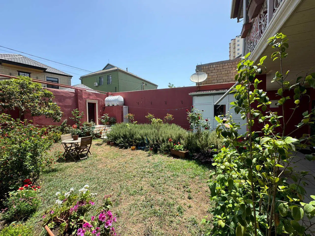 8 otaqlı həyət evi 225 m² satılır — şəkil 19