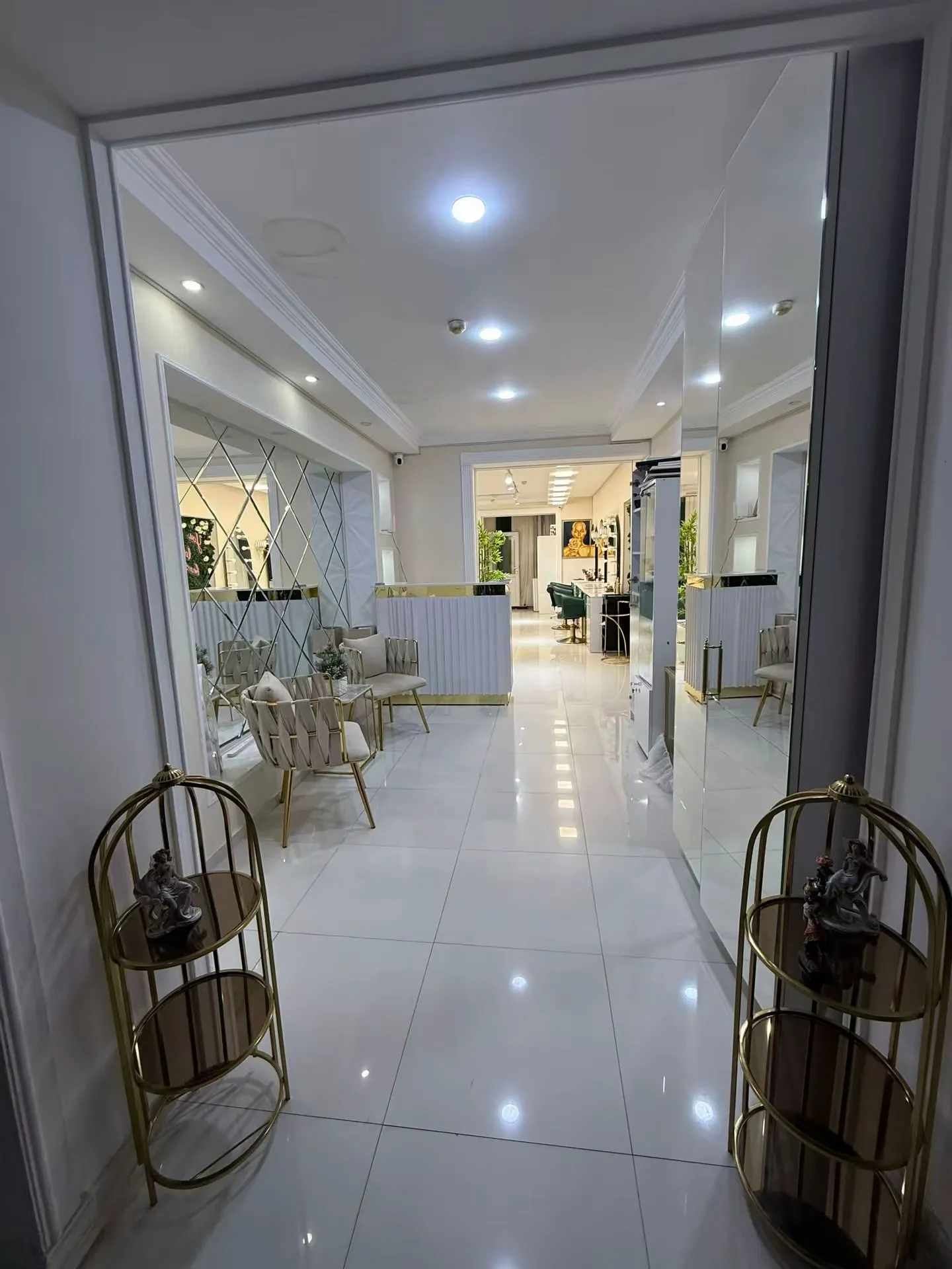 xetai metrosu yaxinliqnda gozellik salonu icareye verilir