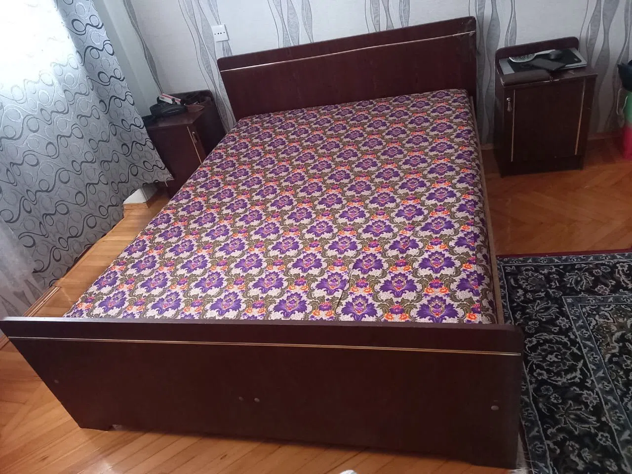 Wooden bedroom set, Brown color - Tenderyard