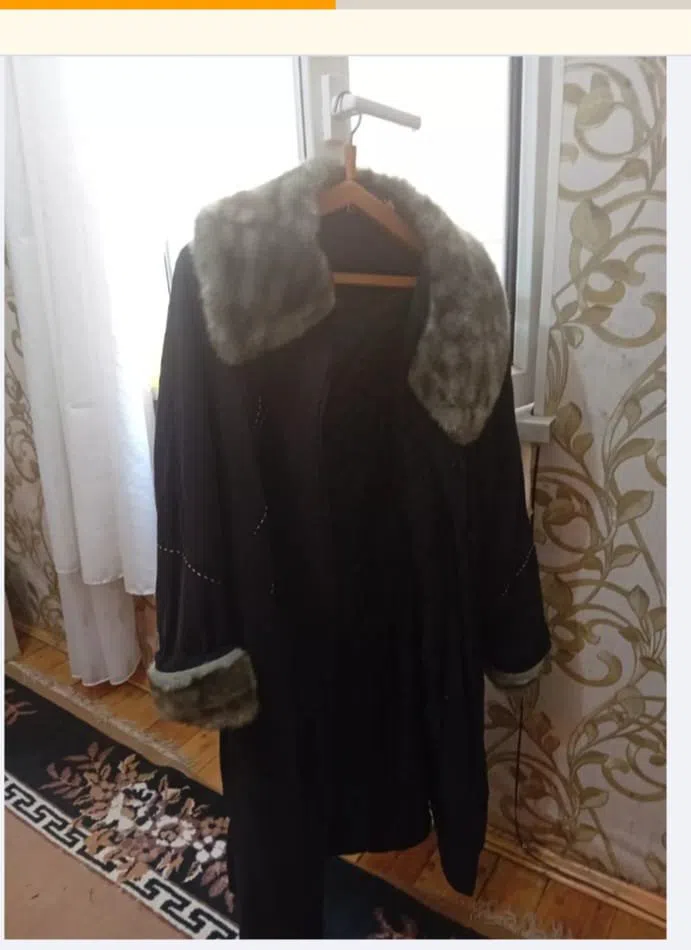 Qadın üst geyimi, Qara rəng palto