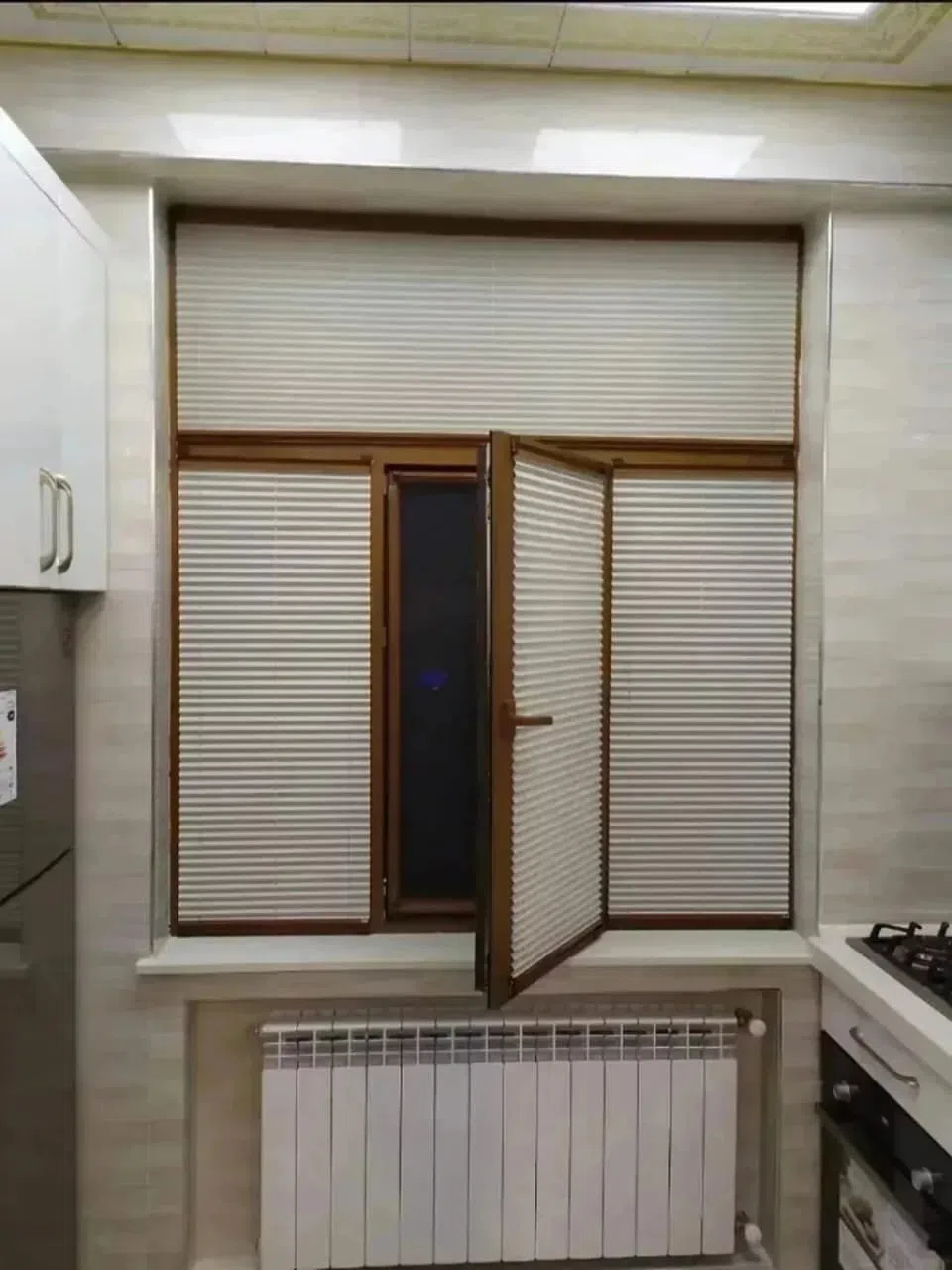 Ağ rəng pərdə, jalüz