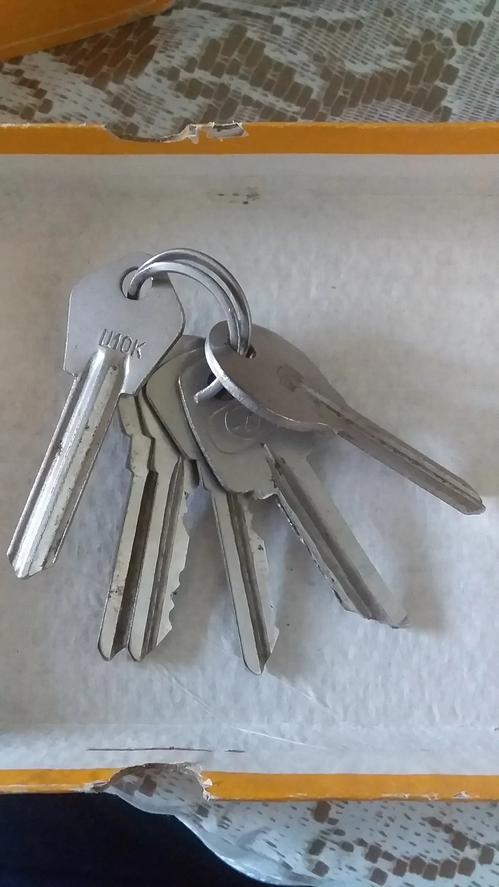 Metal door key set - Tenderyard