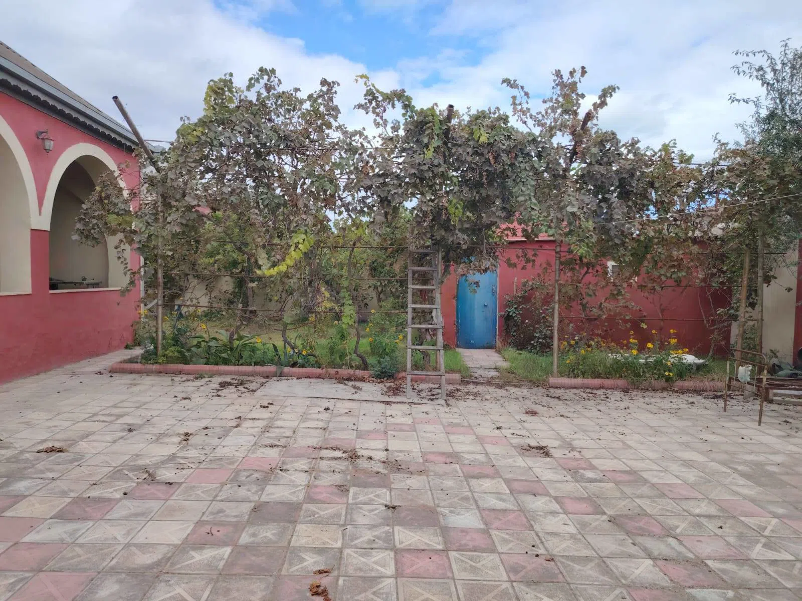 4 otaqlı həyət evi 144 m² - 6 sot torpaq sahəsində satılır