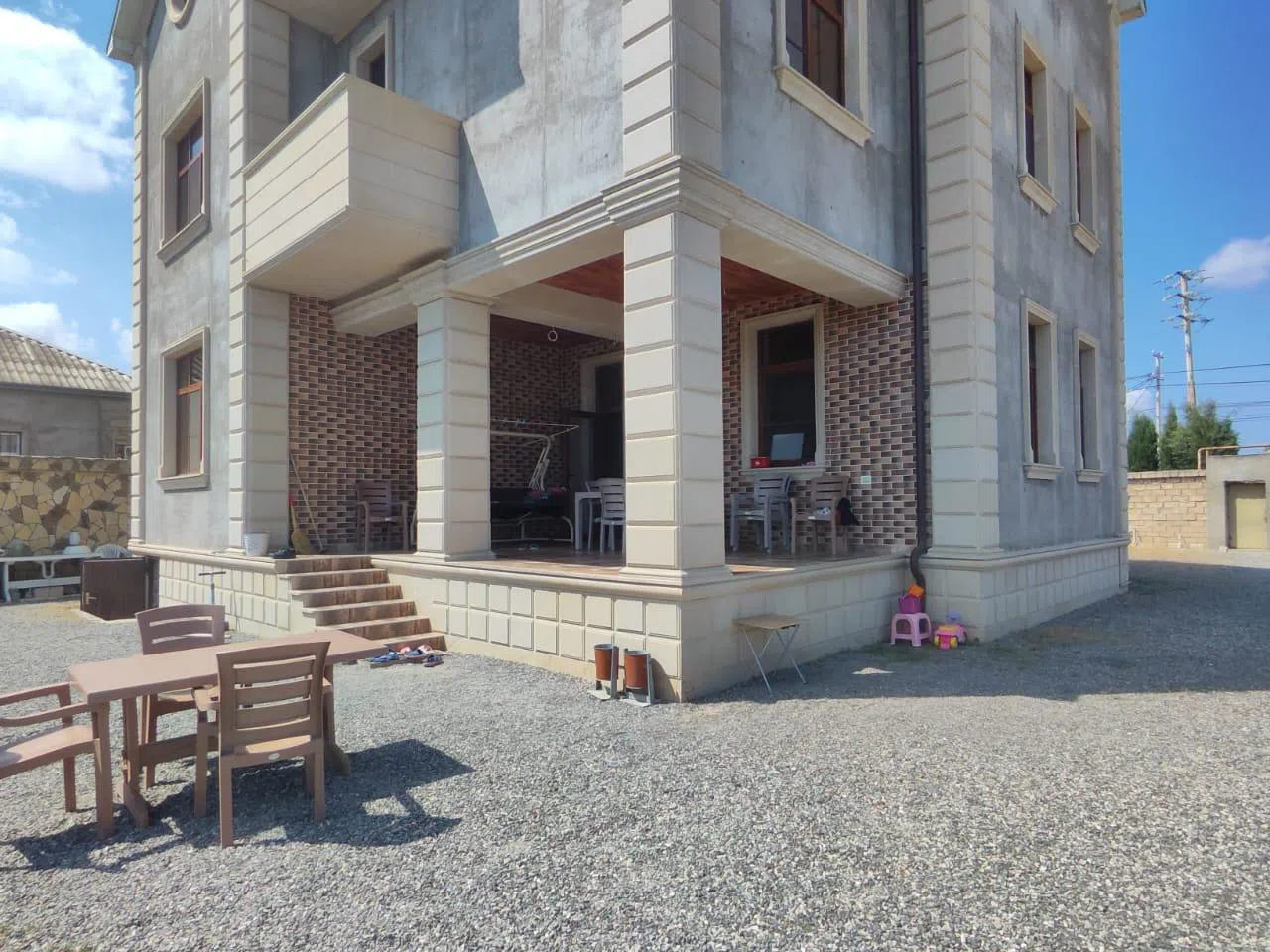 5 otaqlı həyət evi 504 m² - 24 sot torpaq sahəsində satılır
