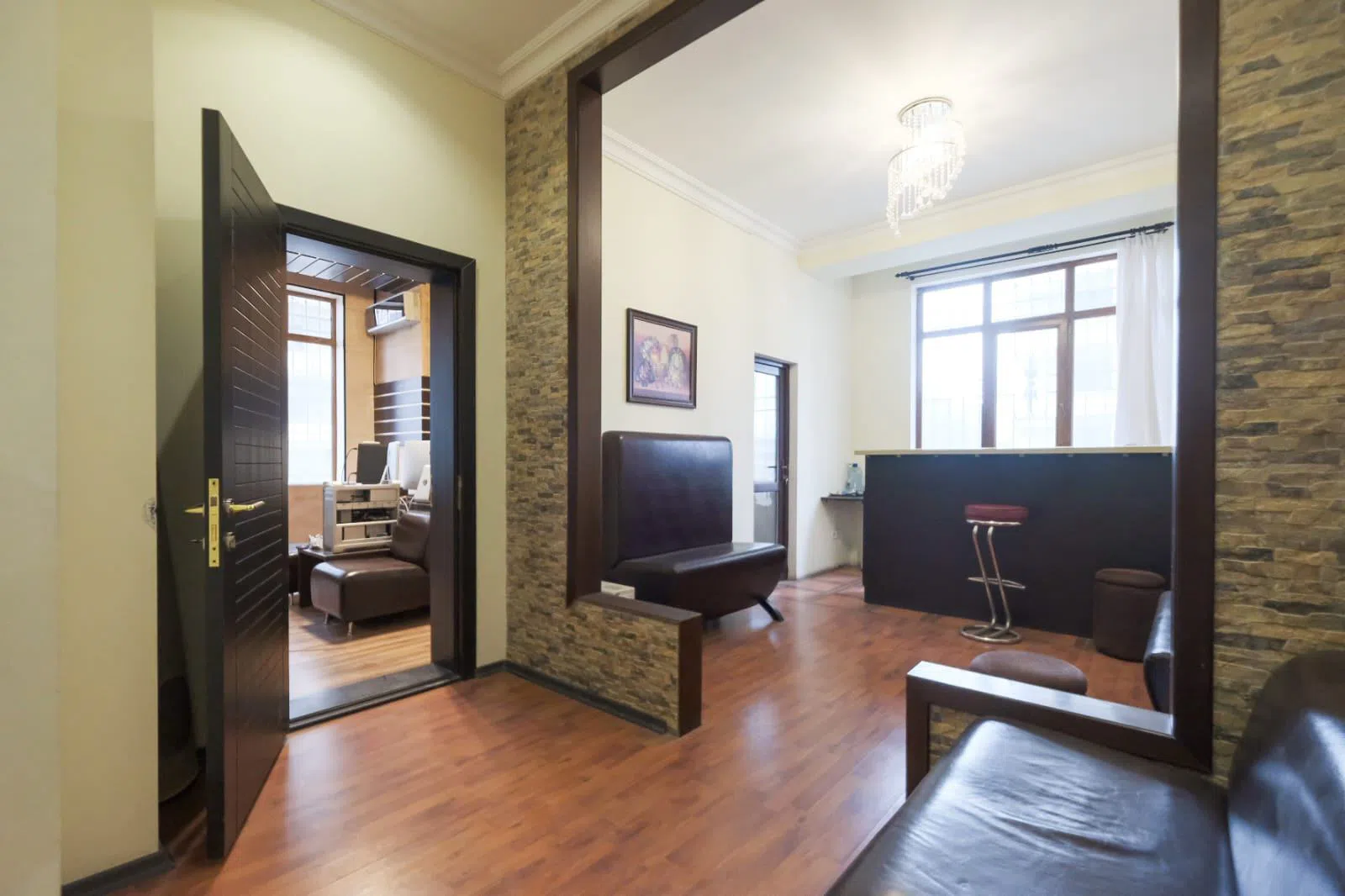 7 otaqlı ofis 200 m² satılır — şəkil 13