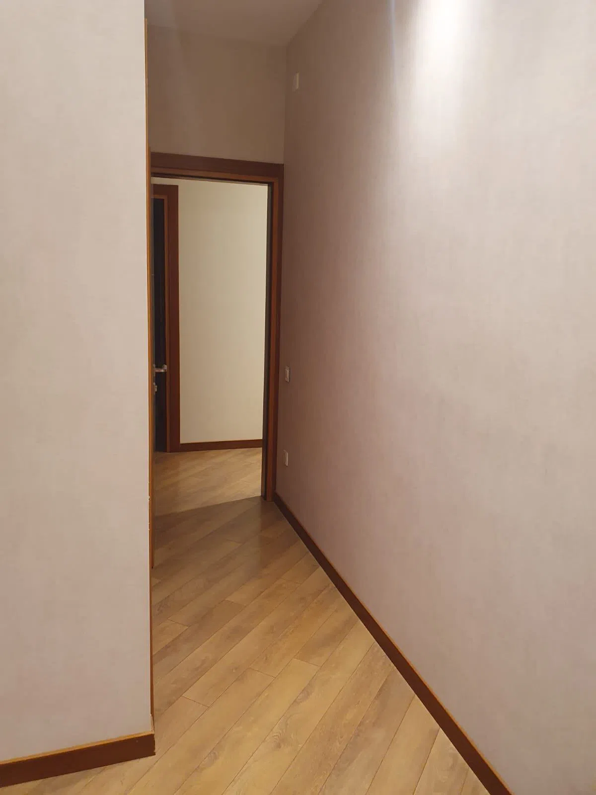 4 otaqlı mənzil 130 m² satılır