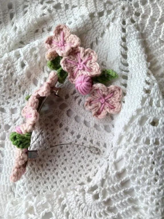 Çəhrayı rəng saç aksesuarı