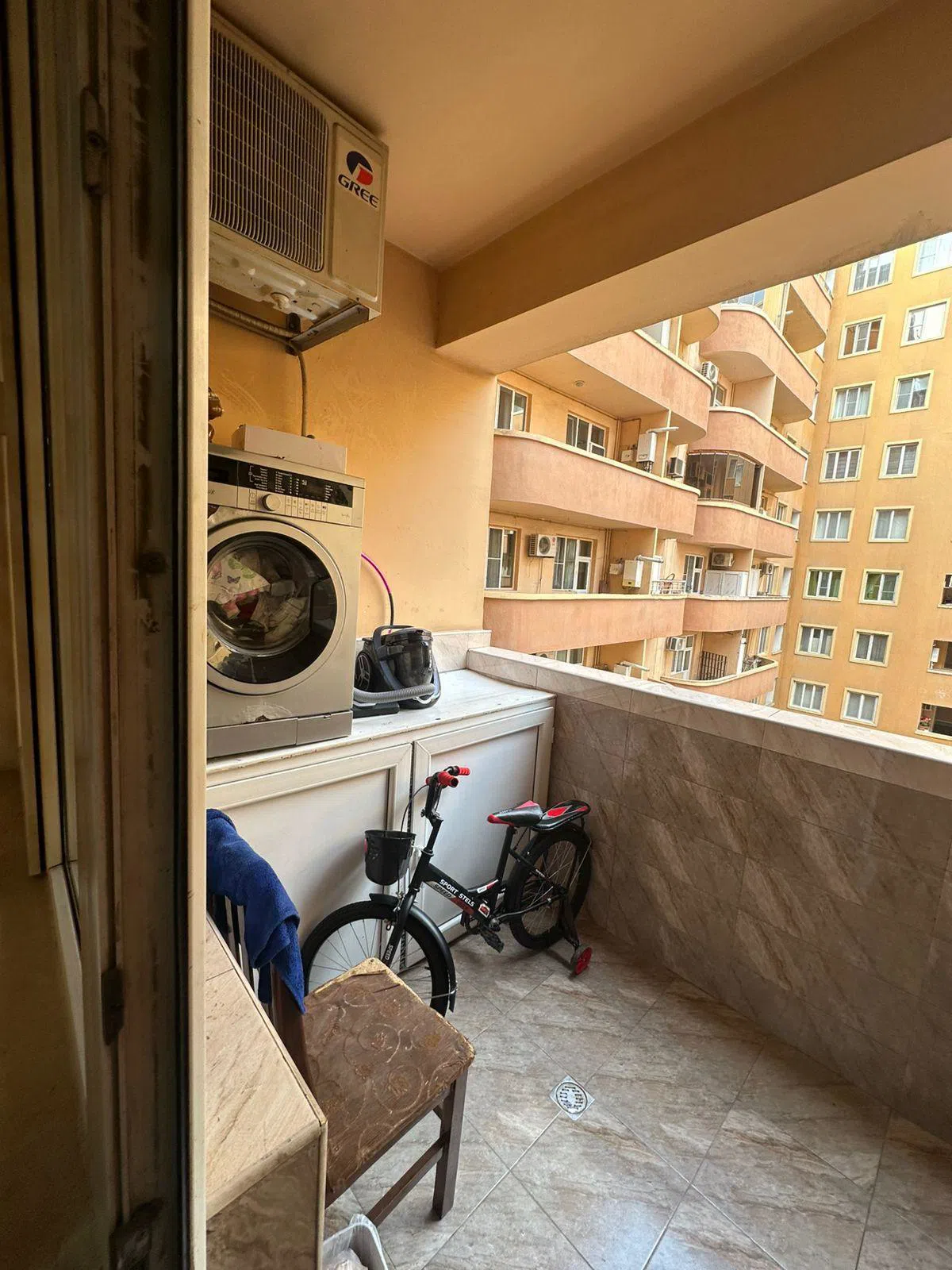 3 otaqlı mənzil 128 m² satılır