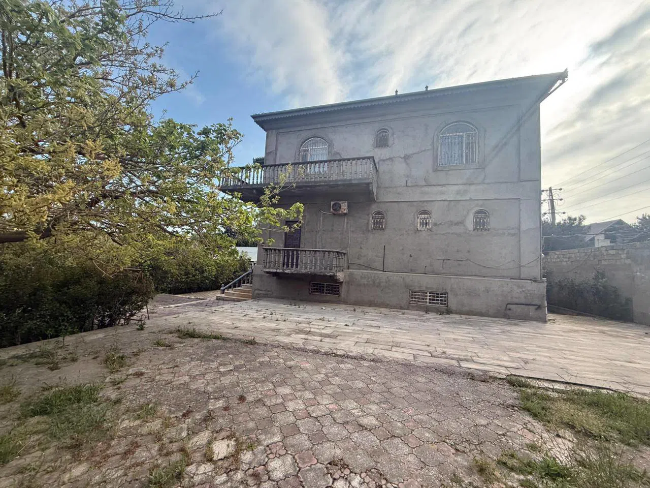 9 otaqlı villa 470 m² - 9 sot torpaq sahəsində satılır — şəkil 2