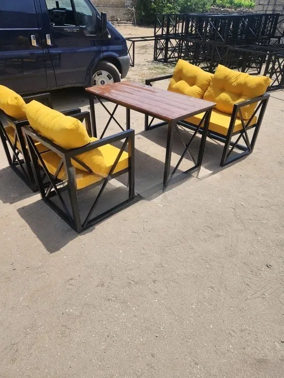 Düzbucaq bağ masası, Sarı rəng