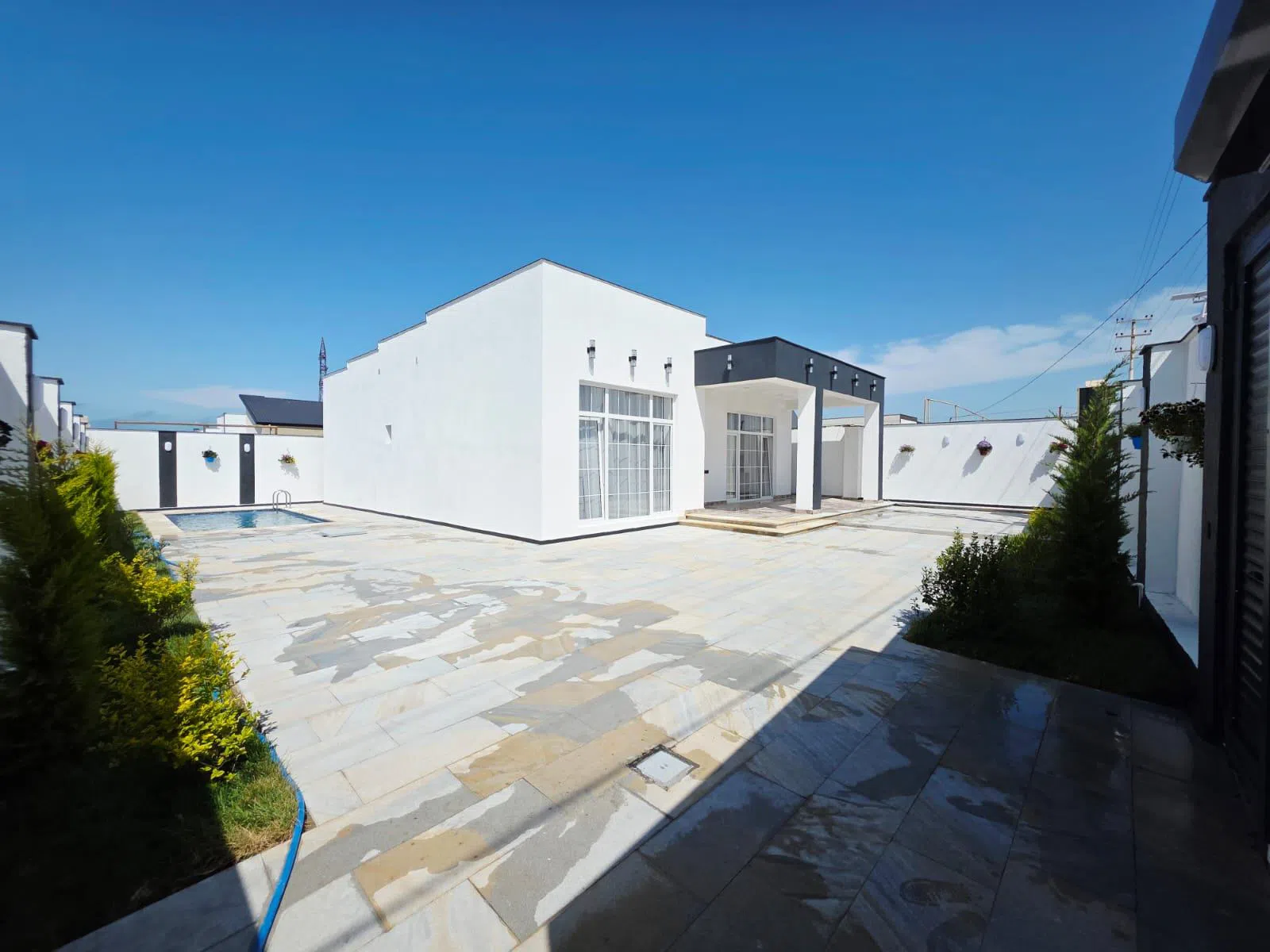 4 otaqlı bağ evi 150 m² 4.5 sot torpaq sahəsində satılır